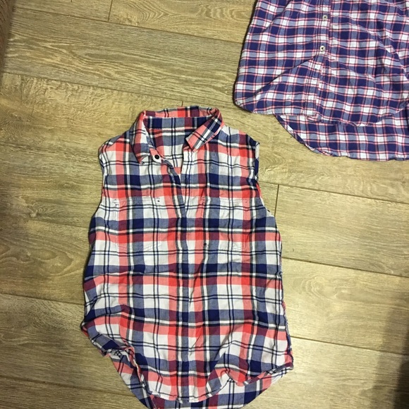 Bundle of 2 forever 21 sleeveless plaid tanks - Picture 4 of 4